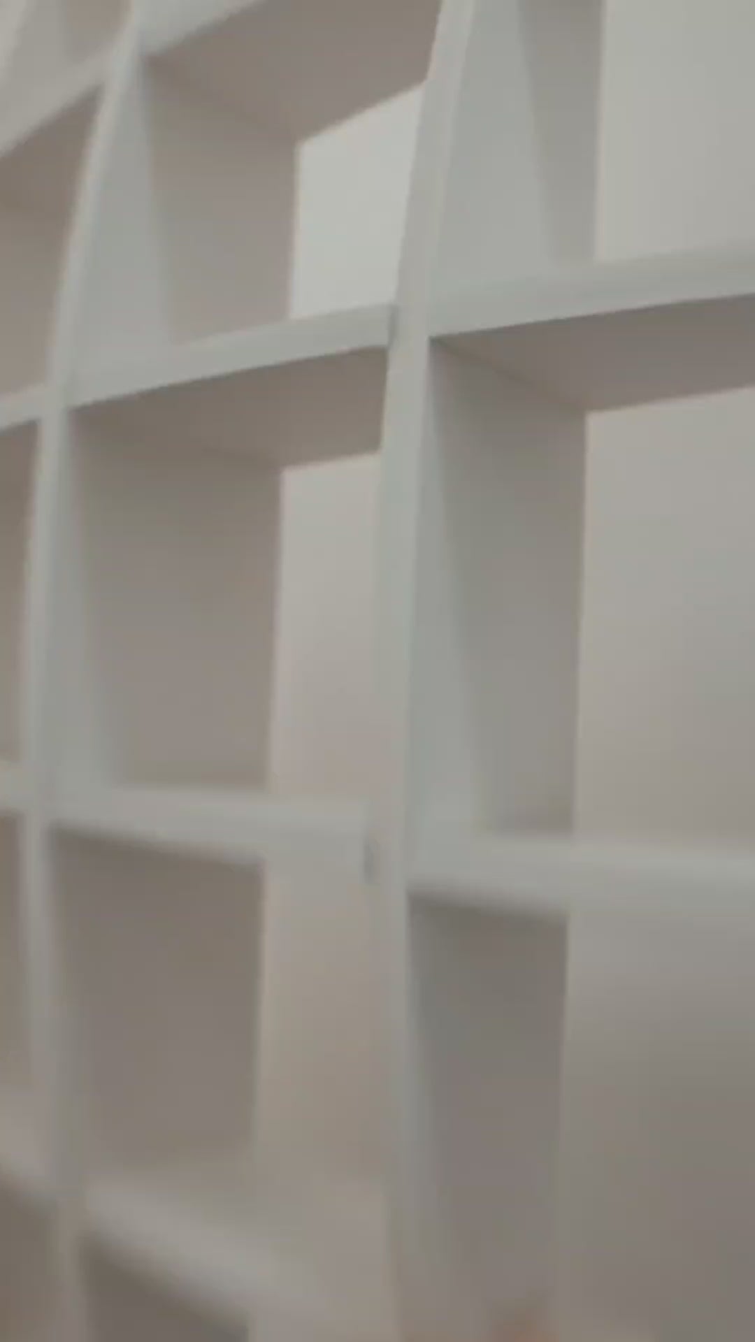 رف جداري عصري بتصميم مميز